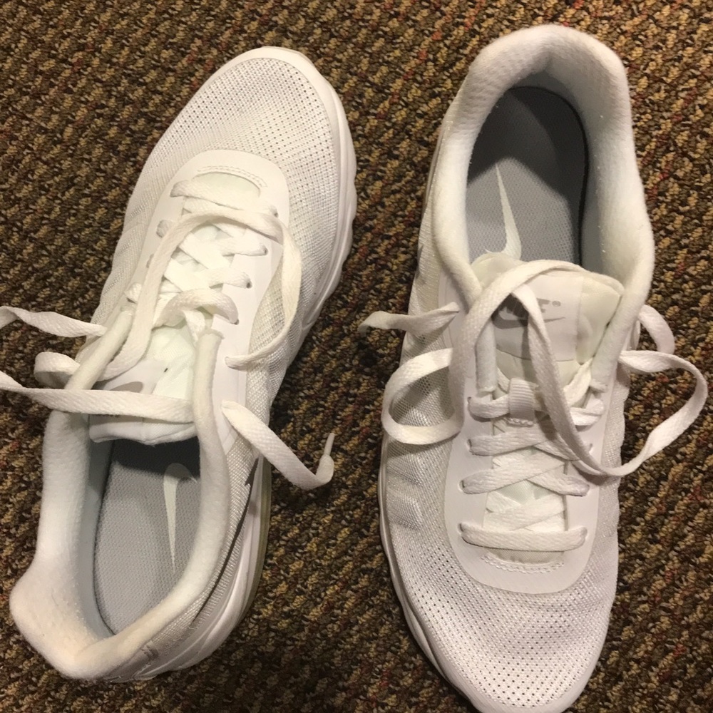 White Nike tennis shoes
